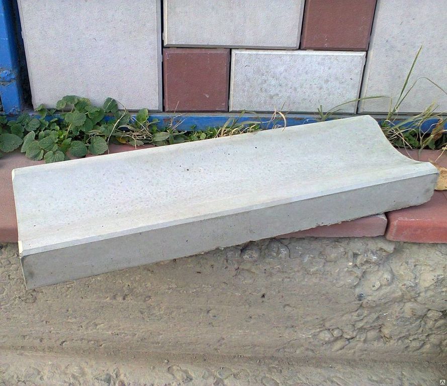 Желоб водоотводный бетонный 490х160х53мм, изготовлен в пропарочной камере