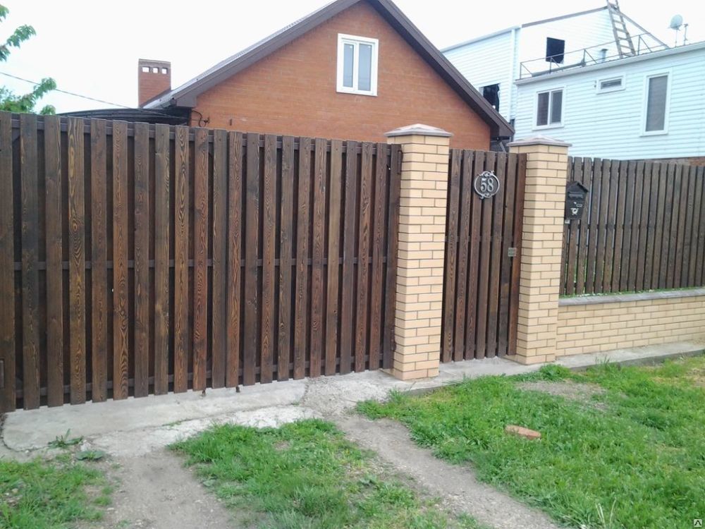 Забор для дома из дерева