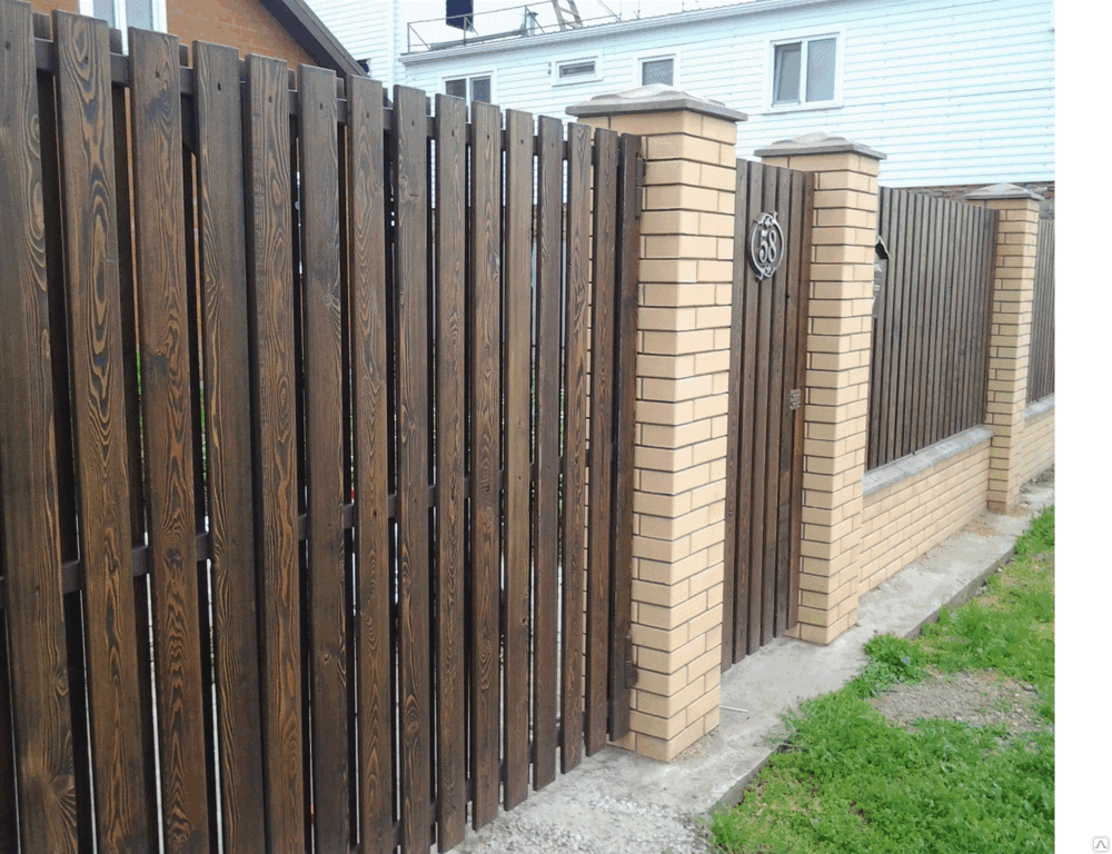 Забор плетень штакетник. Забор из евроштакетника горизонтальный. Забор из штакетника деревянного. Забор штакетник деревянный.